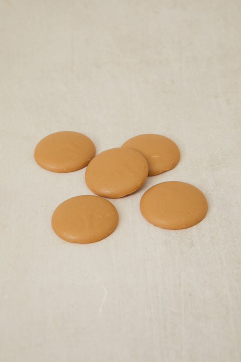 Giant Amber Blondie Chocolate Buttons - 30% cocoa